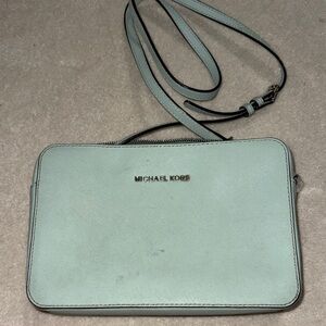 Michael kors purse cross body